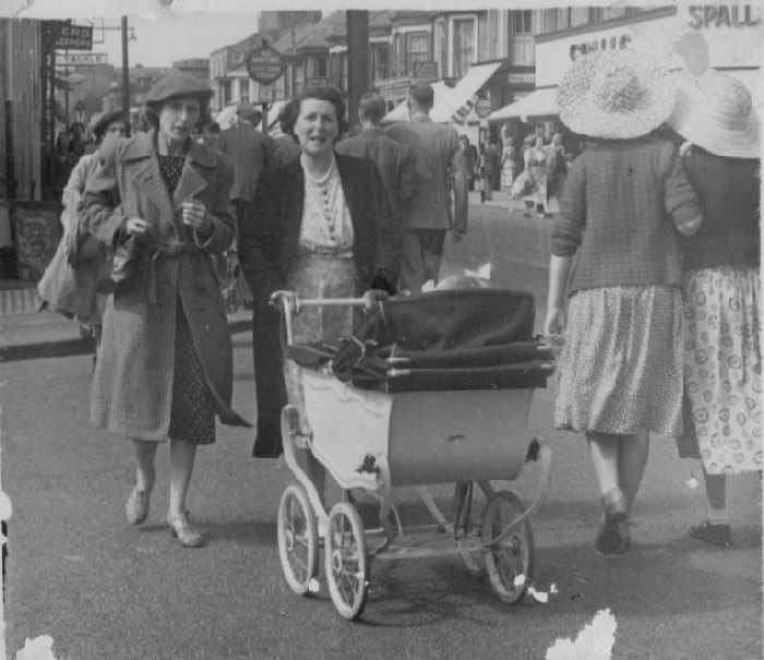 Peggy with Ida and Jenny in Great Yarmouth
